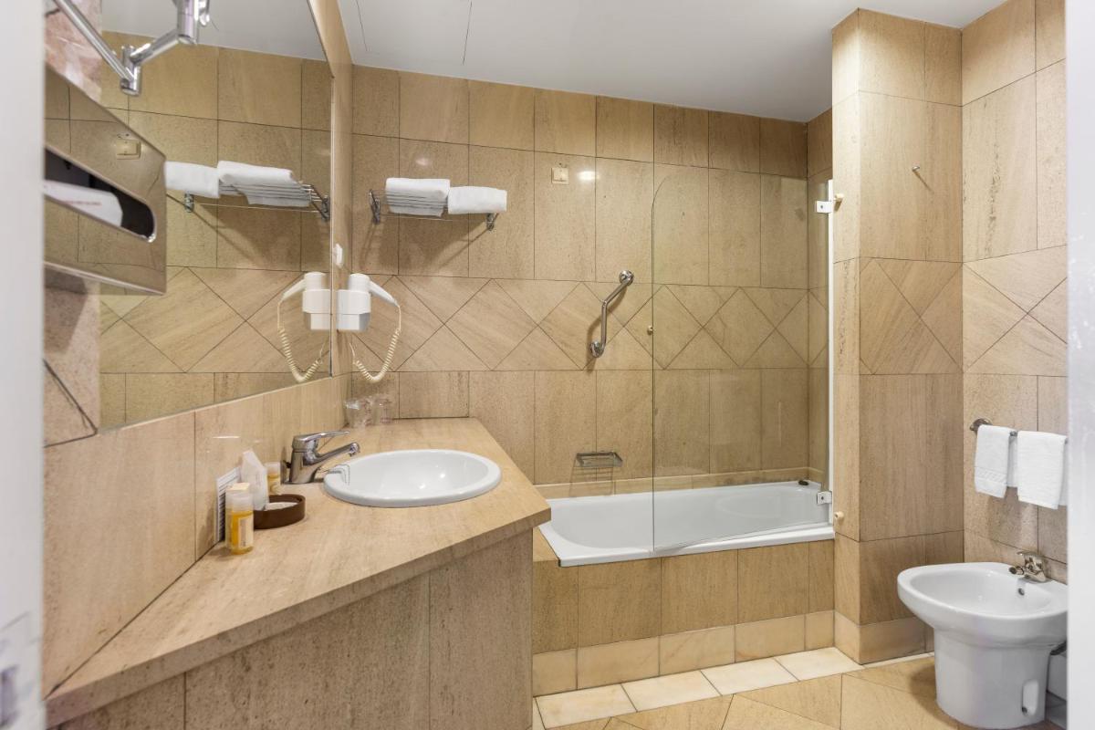Uma casa de banho em Cerro Da Marina Hotel - Adults Only