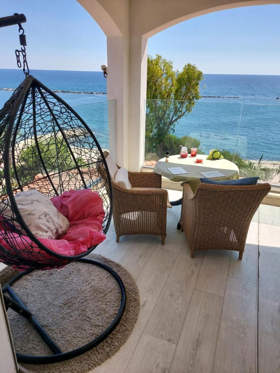 Galatex Beachfront 1st line sea view suites - best location peaceful green place - Housity