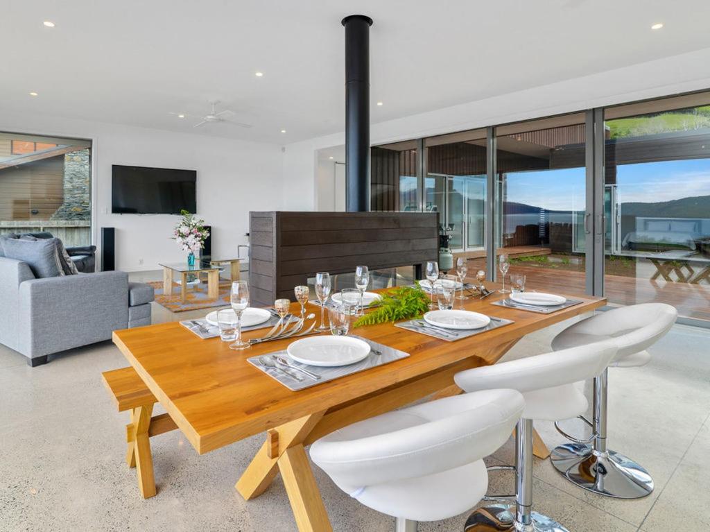 Mana Sarovar - Lake Tarawera Home - Housity