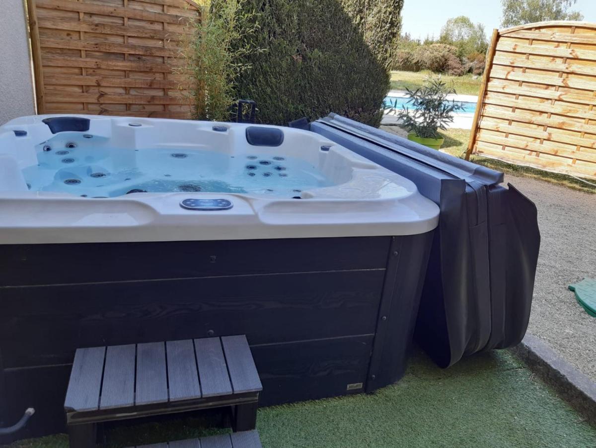 Jacuzzi, Arcade et Repas compris - Housity