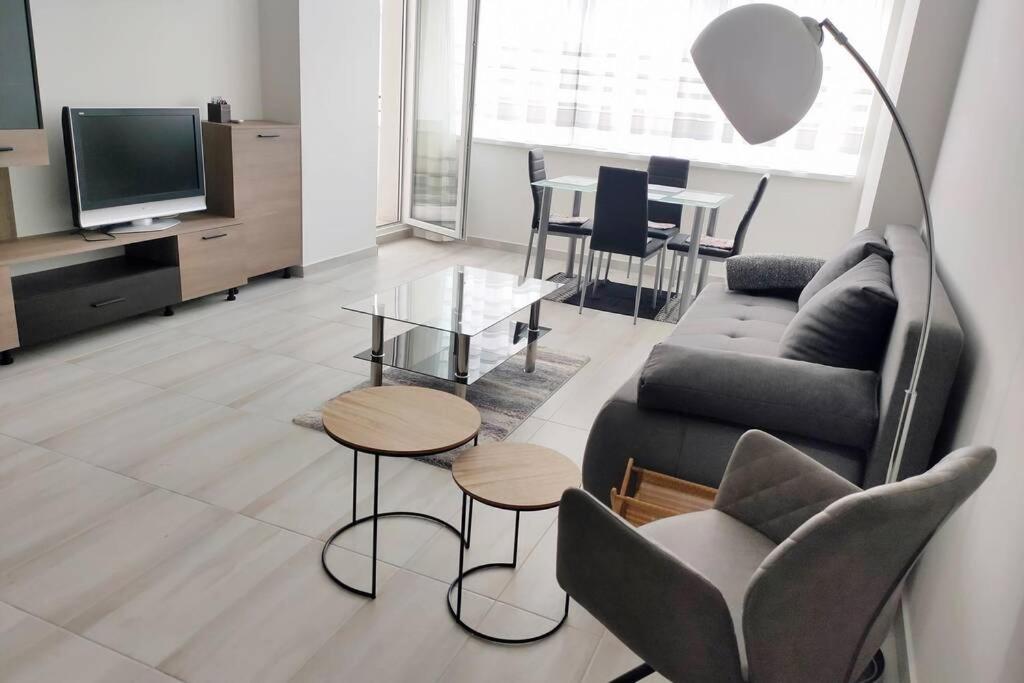 Pláza Apartman - city center, free parking, free wifi - Housity