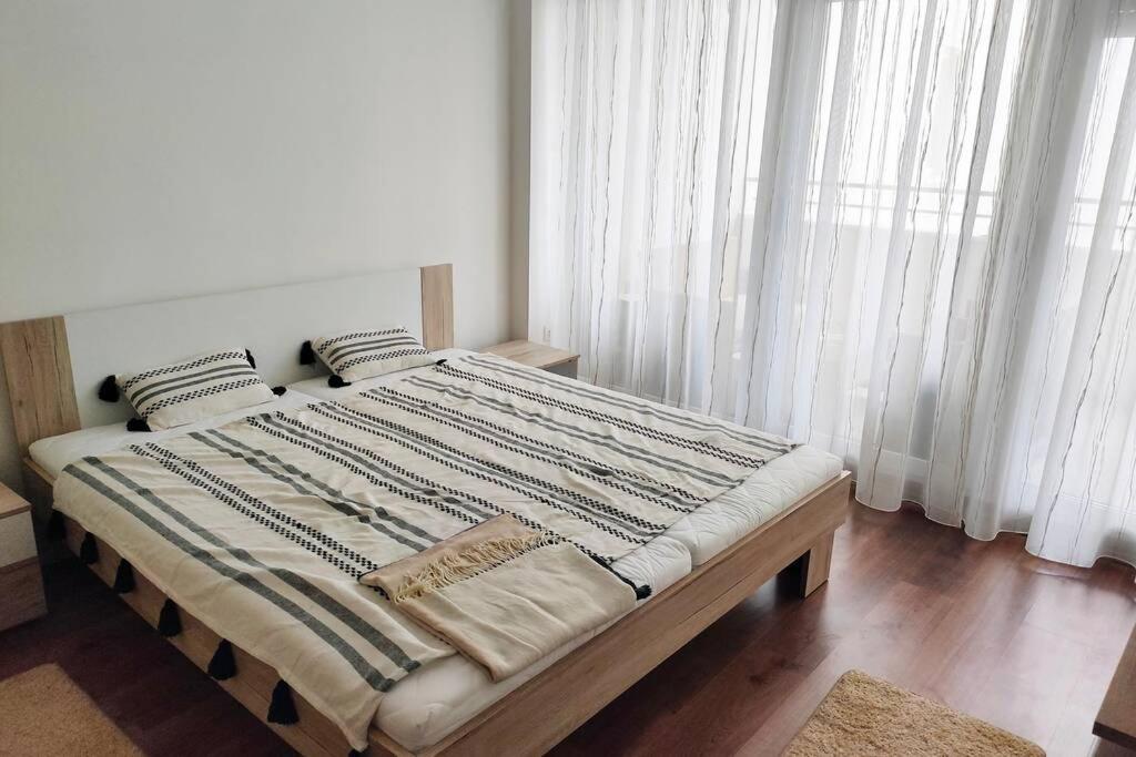 Pláza Apartman - city center, free parking, free wifi - Housity