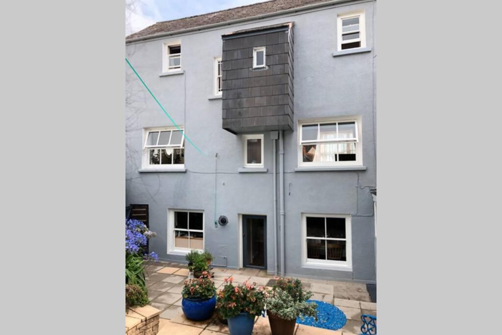 Stunning & spacious house in central Tenby - Housity