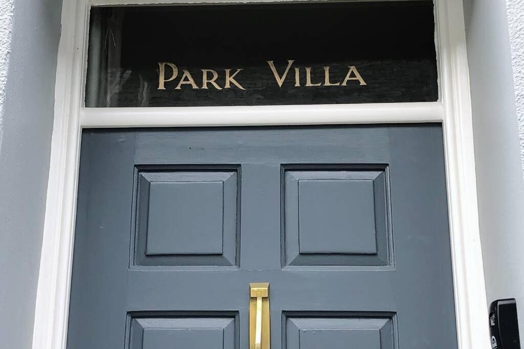 Stunning & spacious house in central Tenby - Housity