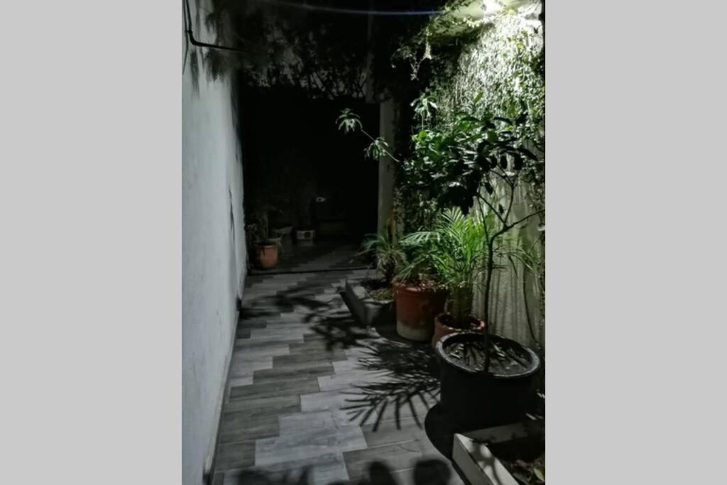 Black & White casa privada con alberca - Housity