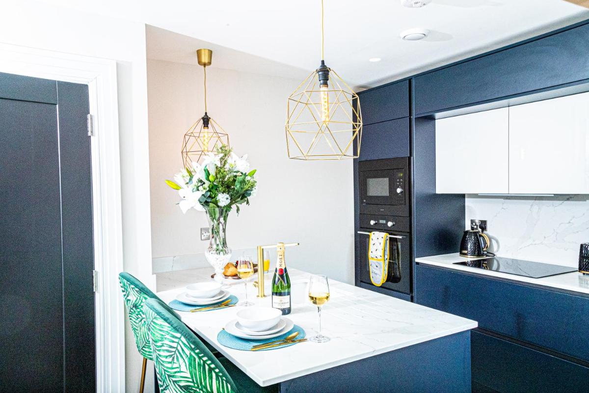 Luxury New Build with under floor heating - Housity