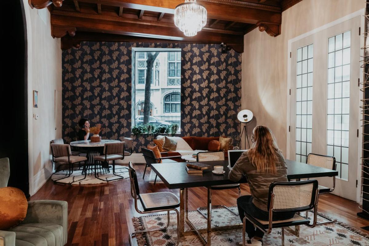 Selina Chicago - Housity