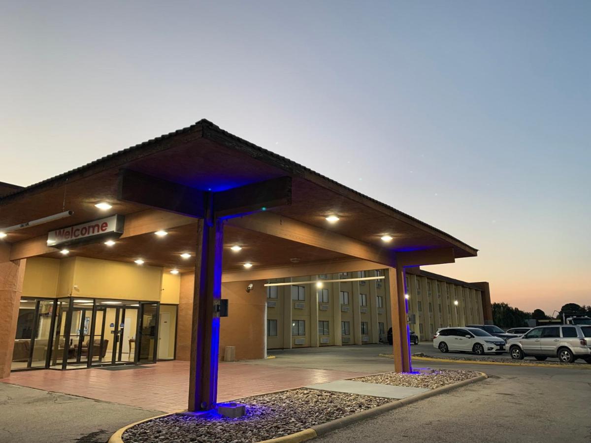 Travelodge by Wyndham Odessa - Housity