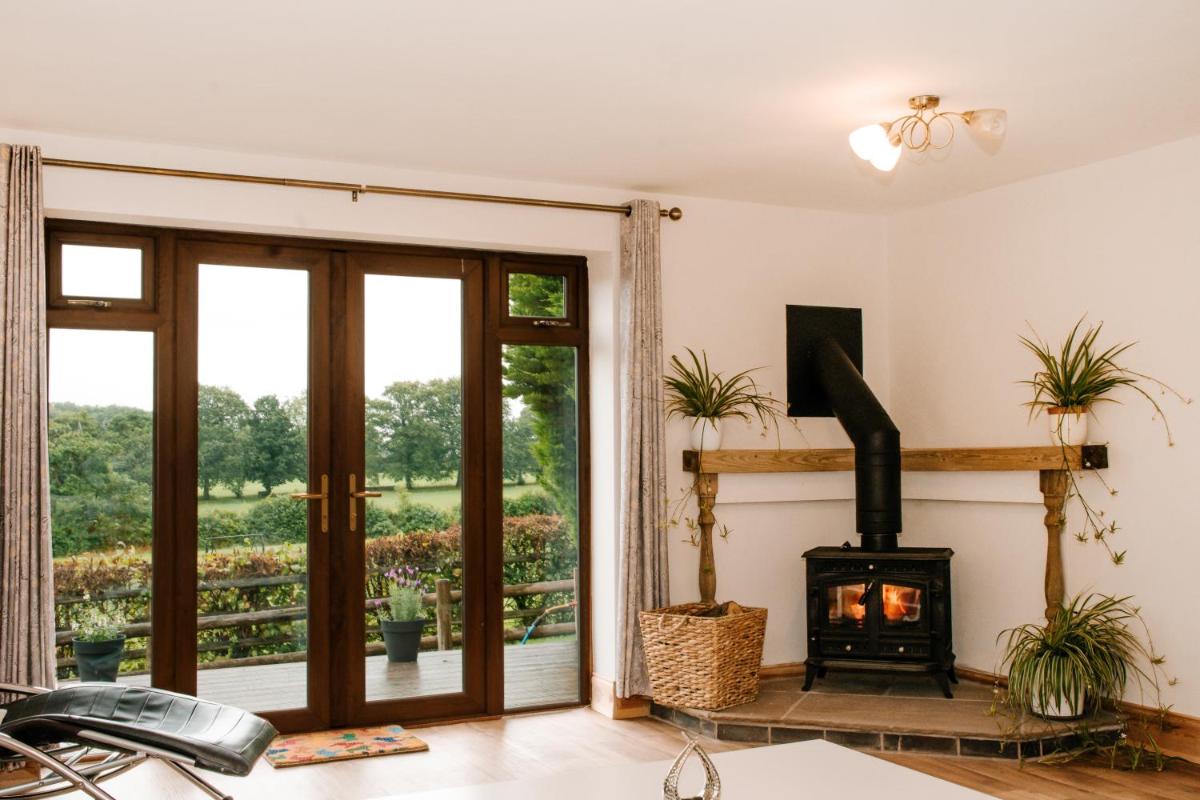 Holly Cottage, 2 bed house, sleeps 6 - Housity