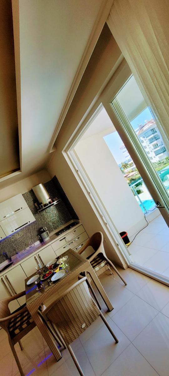 Suitetrails - 14 Beach Front Residence Homes