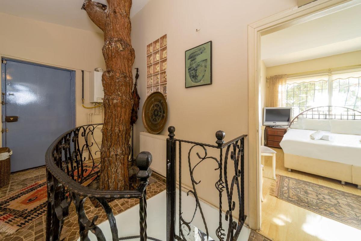 House with Tree Inside near Sea in Maltepe - Housity