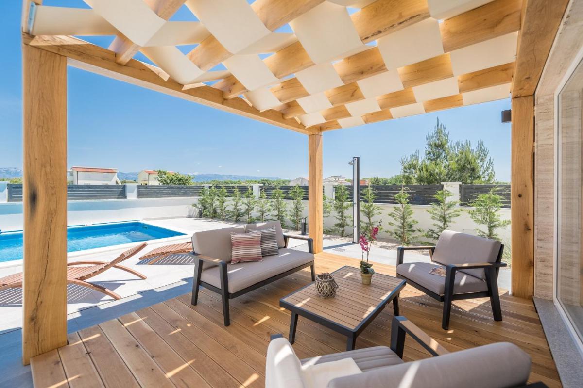 Beautiful Villa Katarina Privlaka, with a Pool - Housity