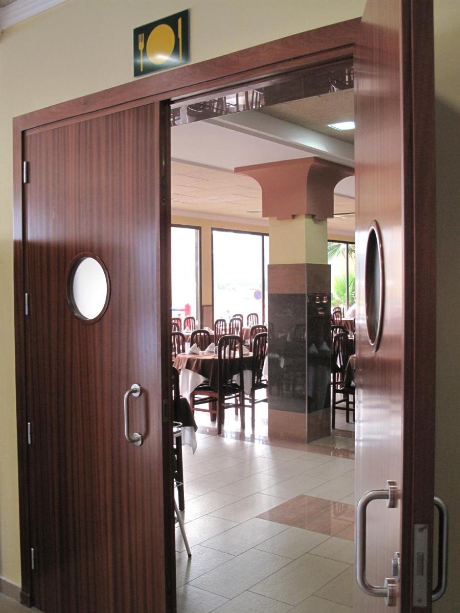 Un restaurante o sitio para comer en Hotel Reymar Playa