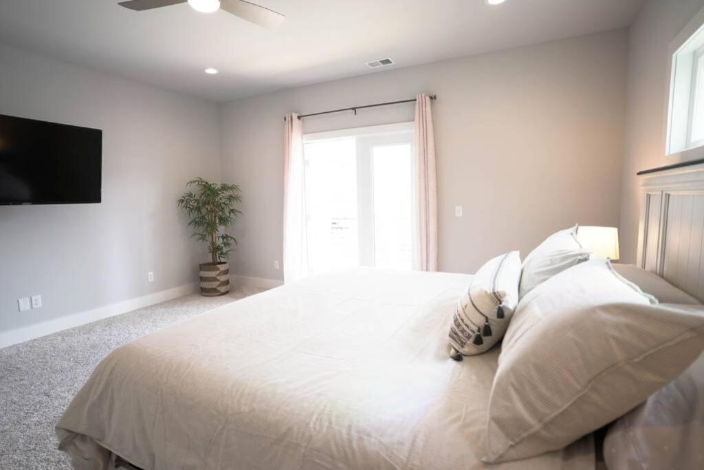 Contemporary Designed Beach Home Carolina Beach - Housity