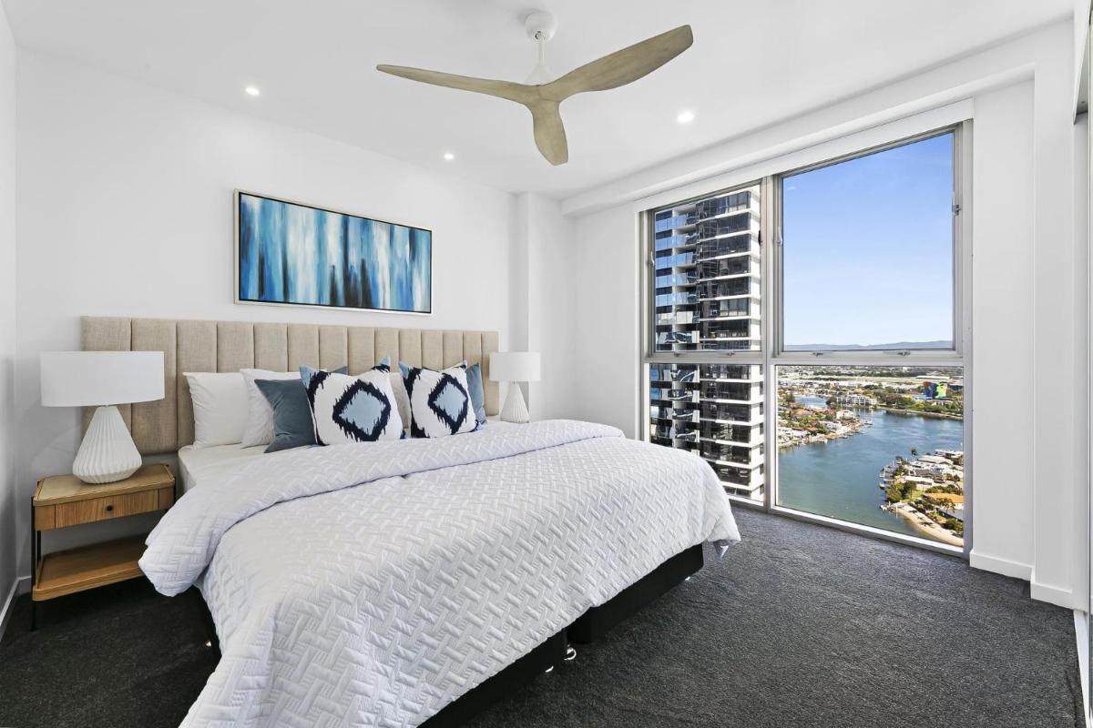 Chevron Renaissance 3 Bed Apartment by Vaun - Housity