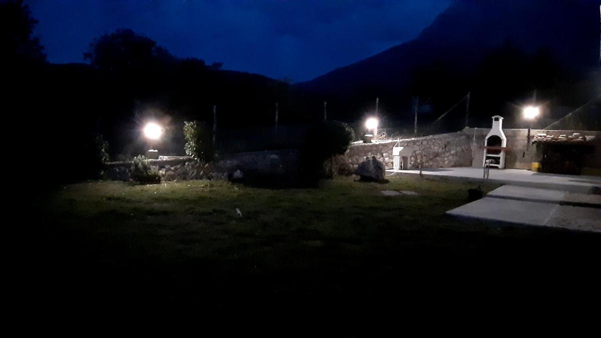 Casa ai piedi del monte Camicia - Housity