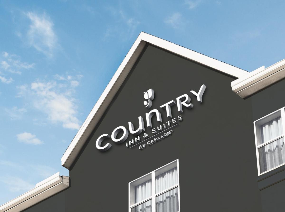 Country Inn & Suites by Radisson, Minot, ND - Housity
