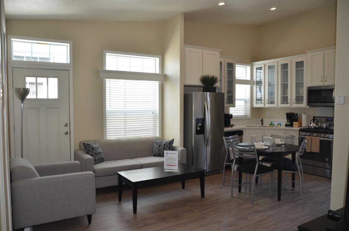 North Hollywood Apartments - Housity