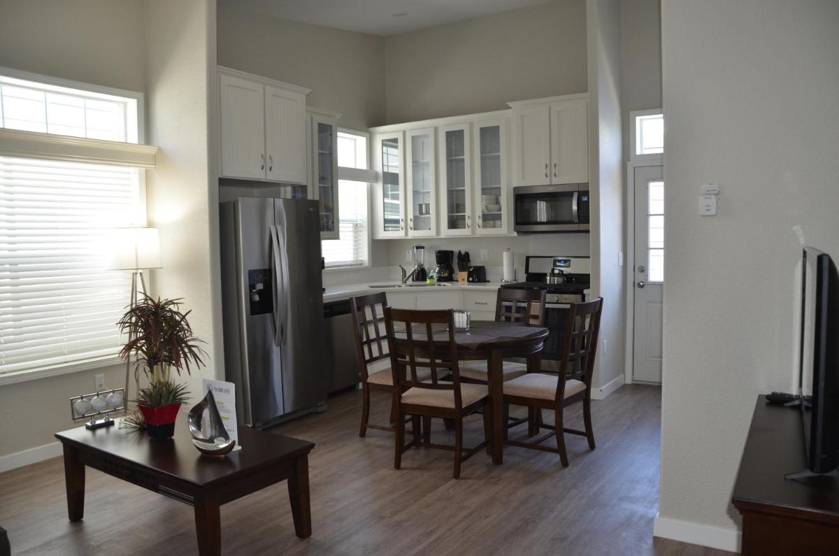 North Hollywood Apartments - Housity