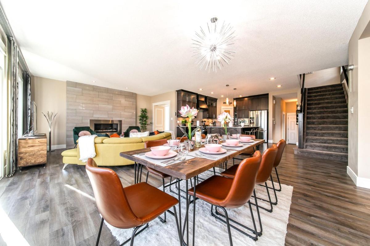 Suitetrails - LUXURIOUS SUMMERSIDE Home I Fireplace I EIA, King Bed I Fast WiFi!