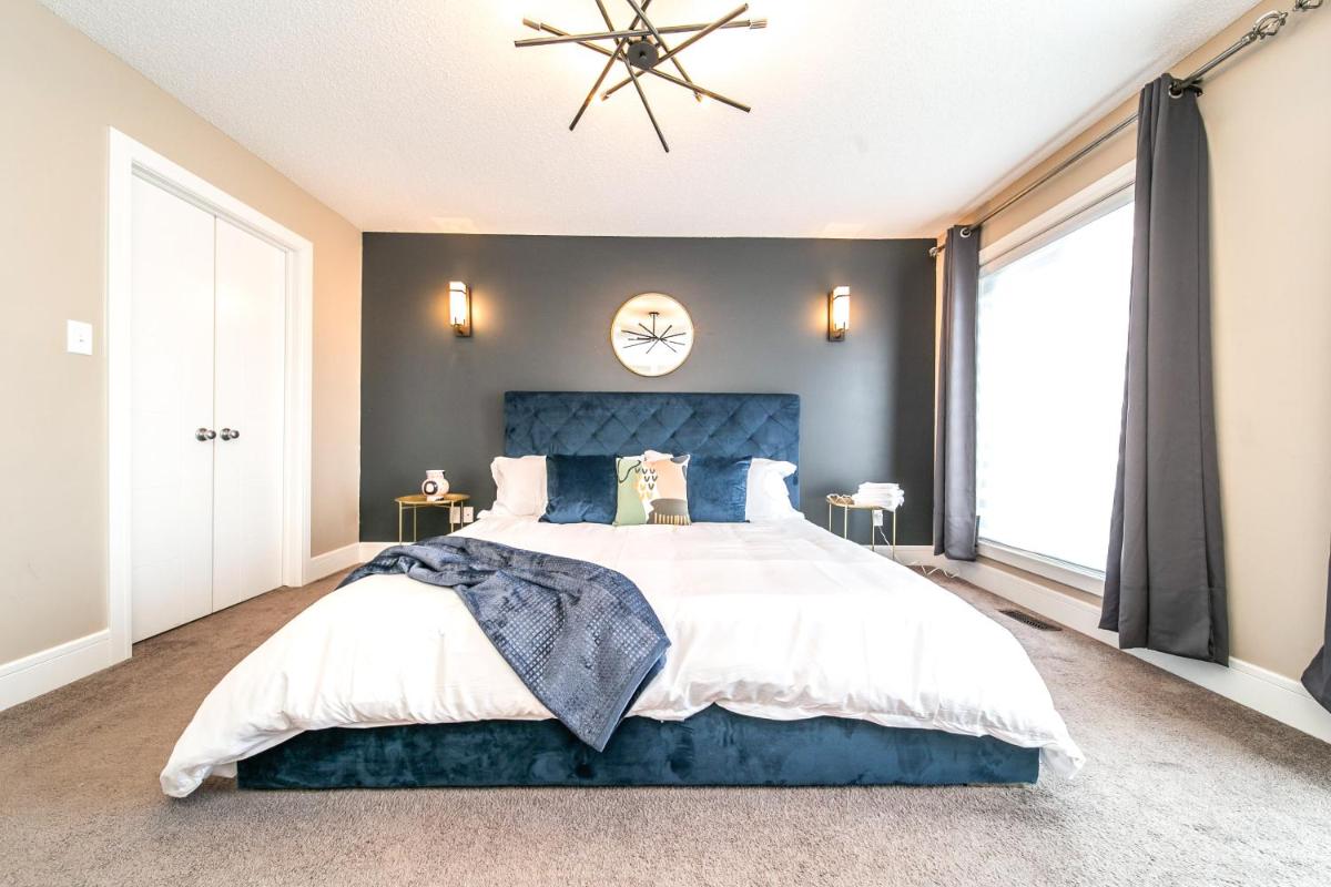 Suitetrails - LUXURIOUS SUMMERSIDE Home I Fireplace I EIA, King Bed I Fast WiFi!