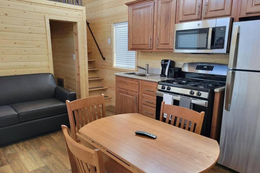 076 Tiny Home nr Grand Canyon South Rim Sleeps 8 - Housity