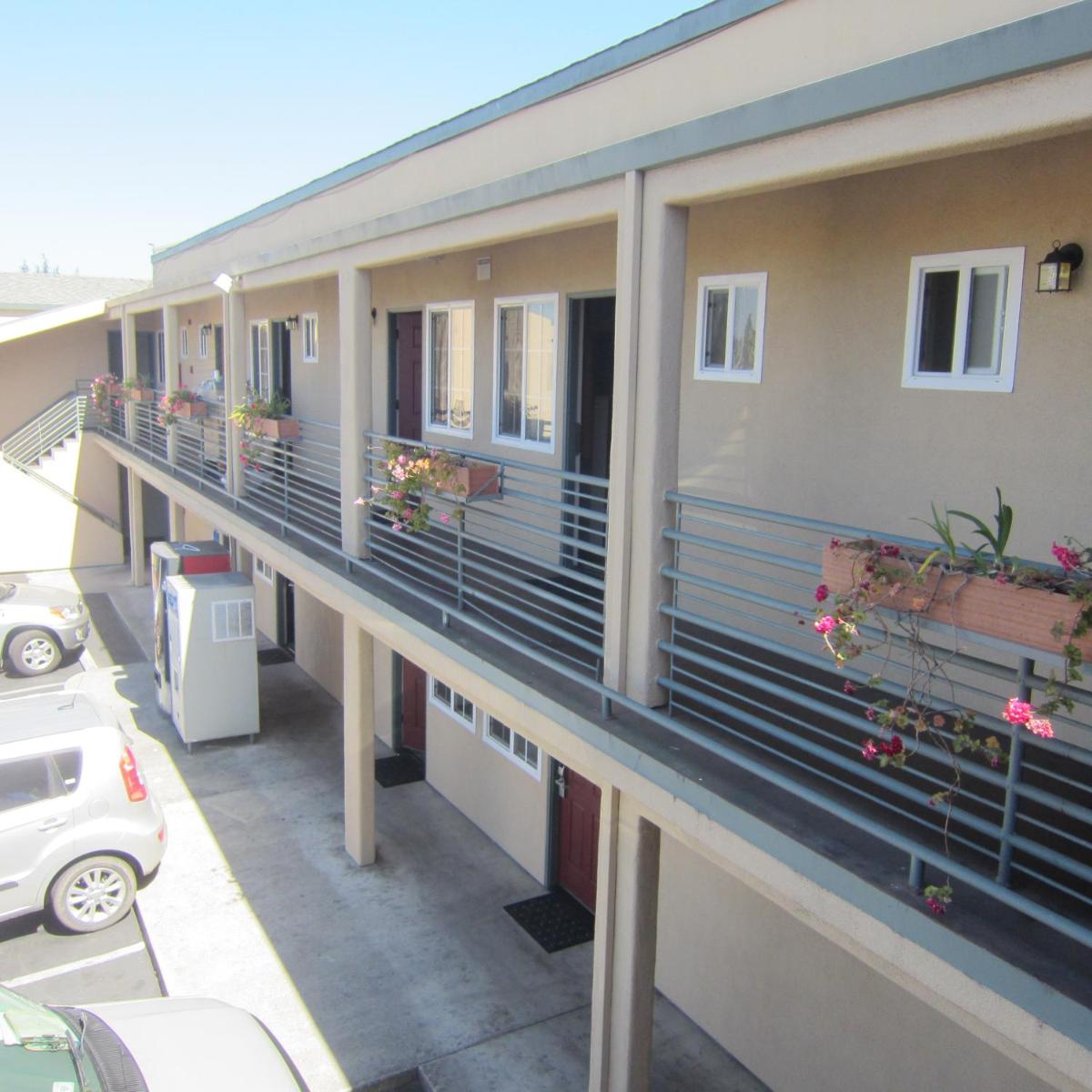 Pacific Best Inn - Housity
