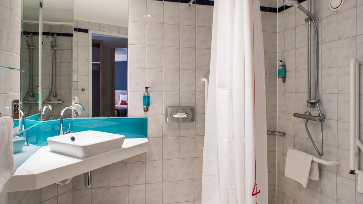 Holiday Inn Express Oxford Kassam Stadium, an IHG Hotel - Housity