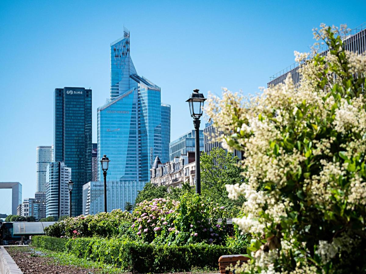 Jardin de l'établissement Pullman Paris La Défense