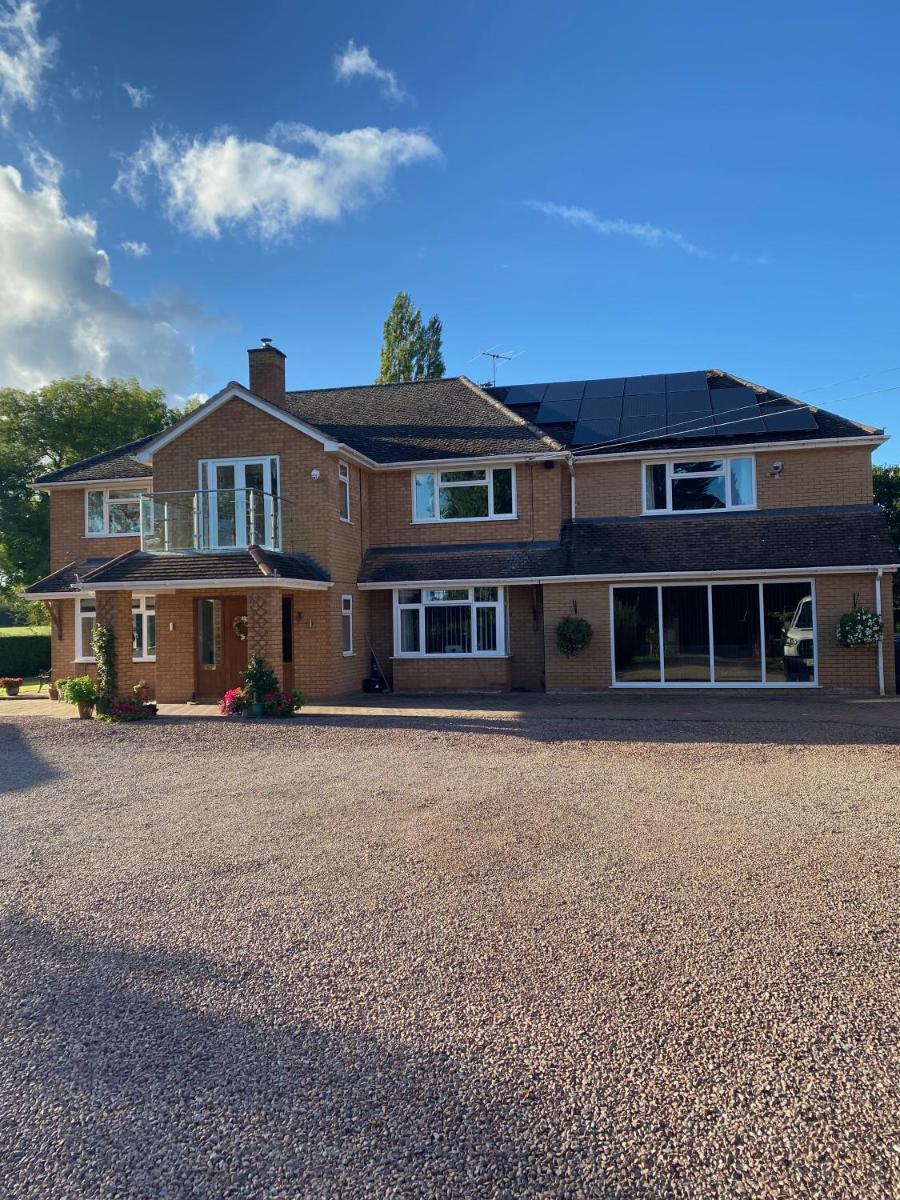 Bricket House - Housity