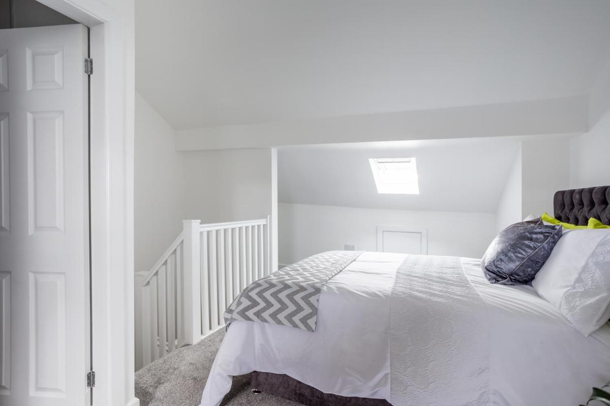Whole house in centre of Town Ideal for Contractors and Professionals - Housity