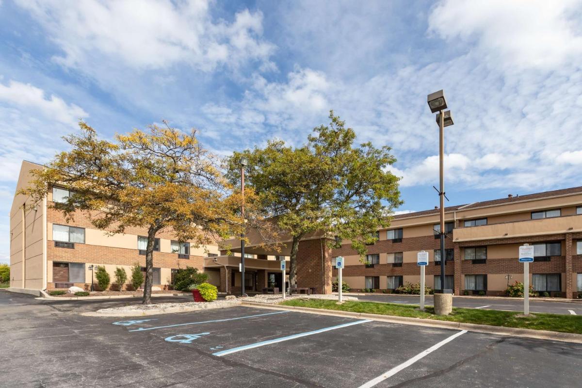Comfort Inn Grand Rapids Airport - Housity