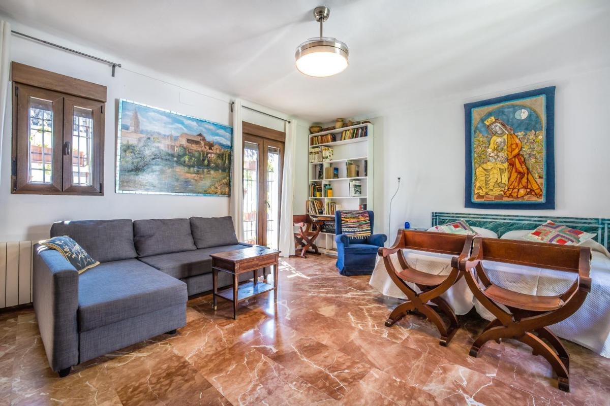 Suitetrails - Apartamento con patio cordobés en San Basilio- Parking privado