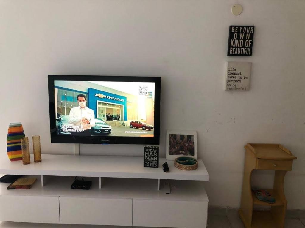 Apartamento Guarujá Pitangueiras - frente ao mar - Recém reformado - Housity
