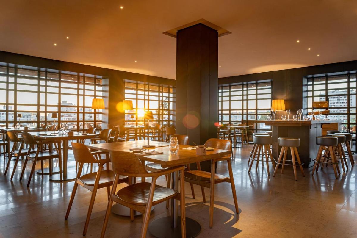 Um restaurante ou outro lugar para comer em 3HB Faro