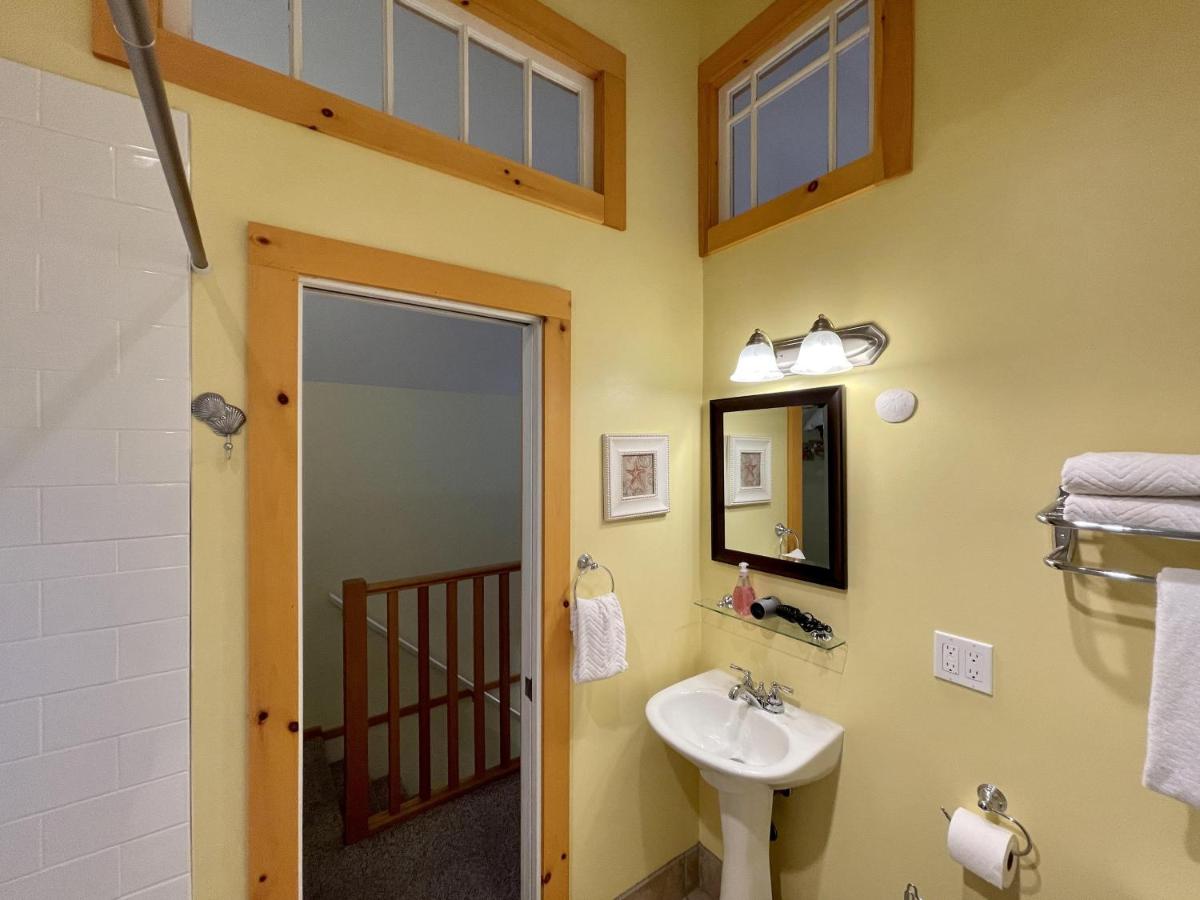 One Bedroom Private Cabin Close To Trails And Beaches - Housity