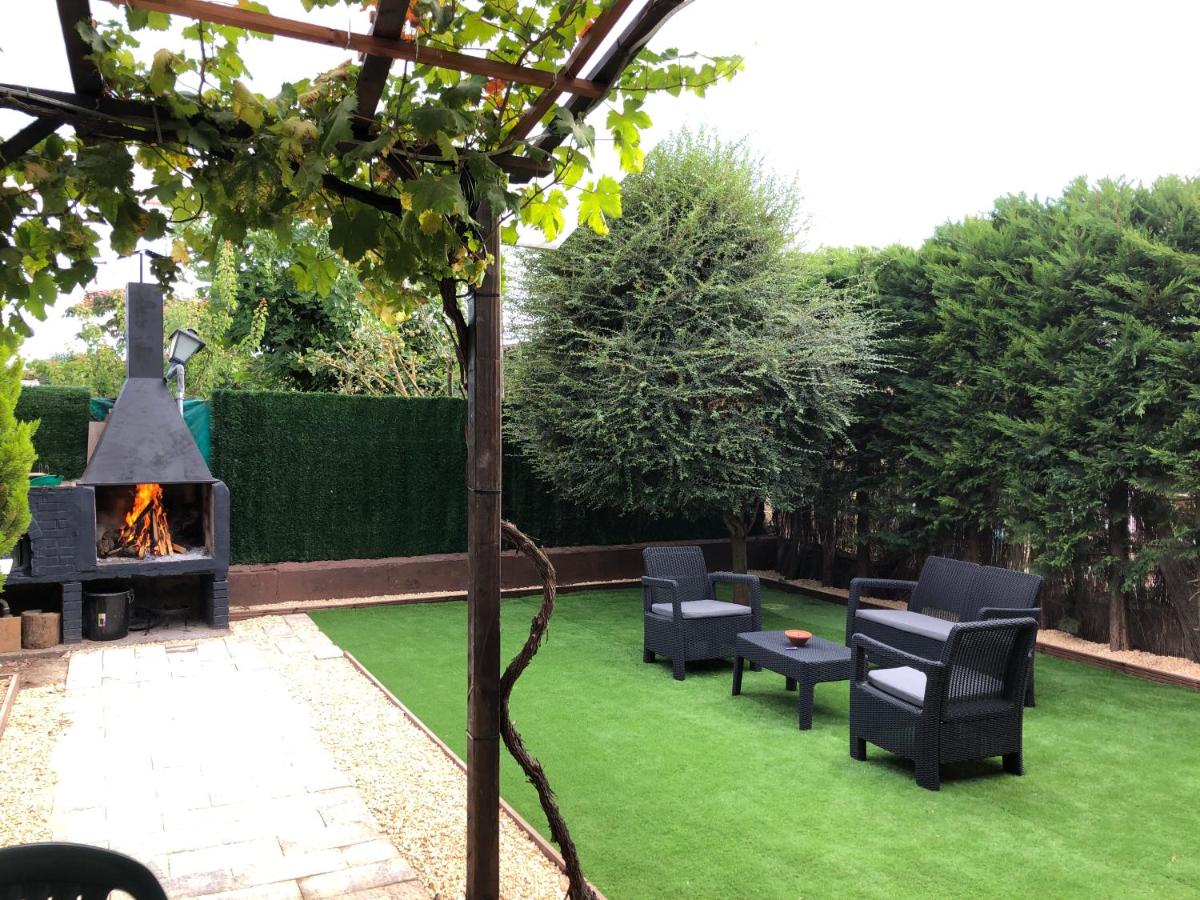CHALET ADOSADO CON GARAGE Y TERRENO - Housity