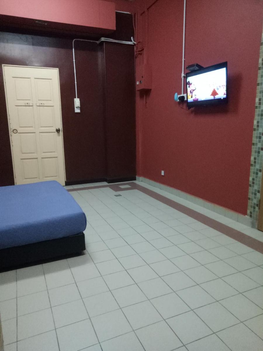 KUALA BESUT JETTY BUDGET HOTEL AIN - In front of Kuala Besut Jetty - Housity