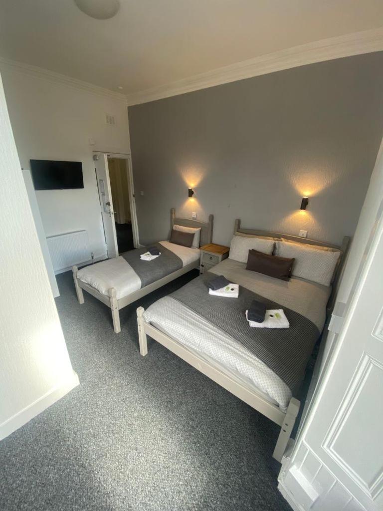 The Windsor Hotel and Bar - Housity