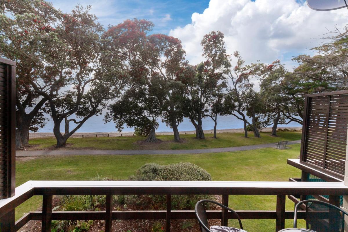 Sunny Sea Views - Snells Beach Holiday Home - Housity