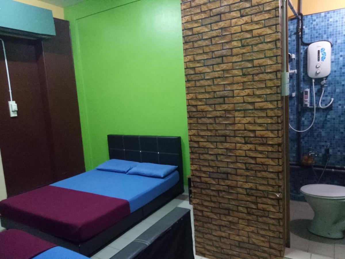 KUALA BESUT JETTY BUDGET HOTEL AIN - In front of Kuala Besut Jetty - Housity