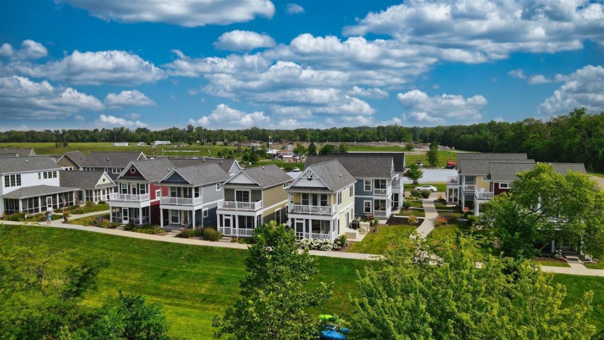 River Retreat #15 - Housity