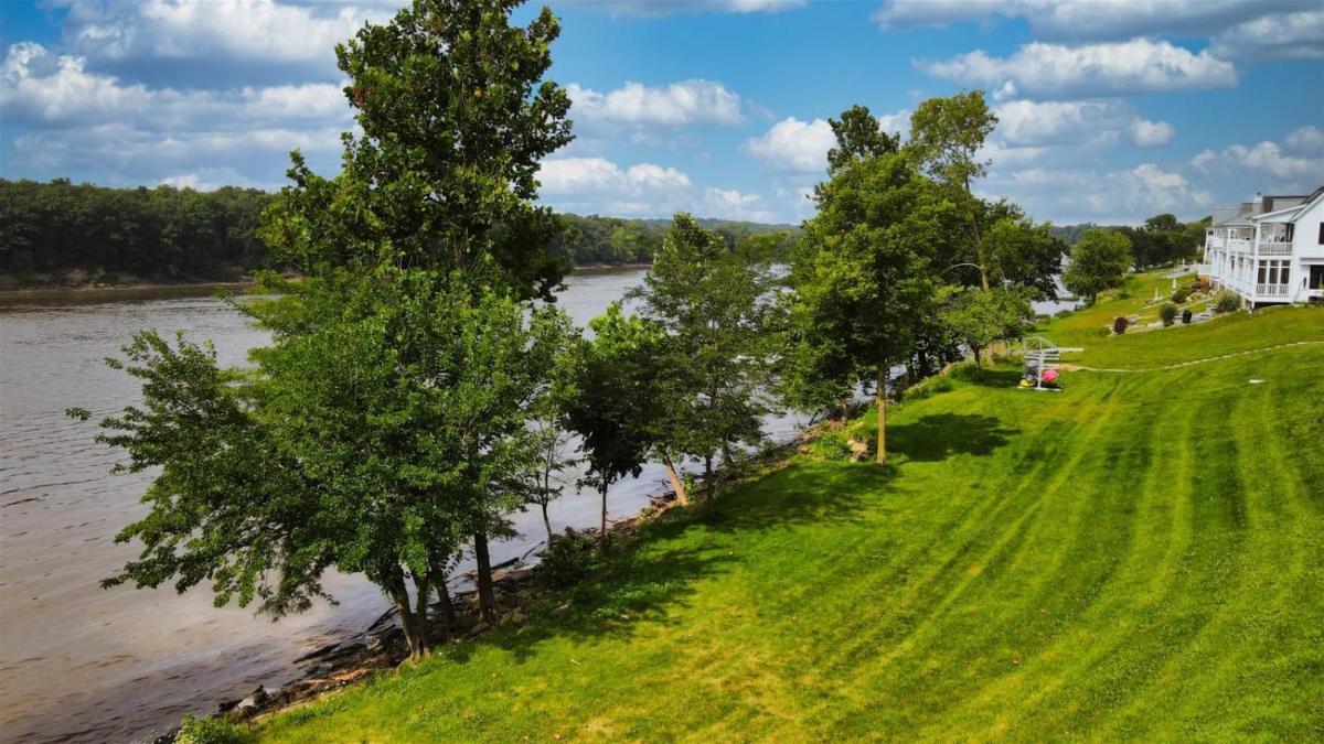 River Retreat #15 - Housity