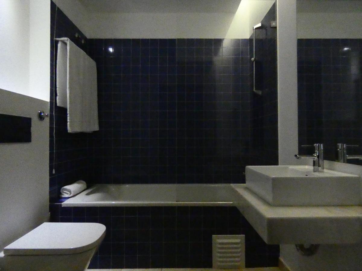 Uma casa de banho em Hotel Vila D'Óbidos