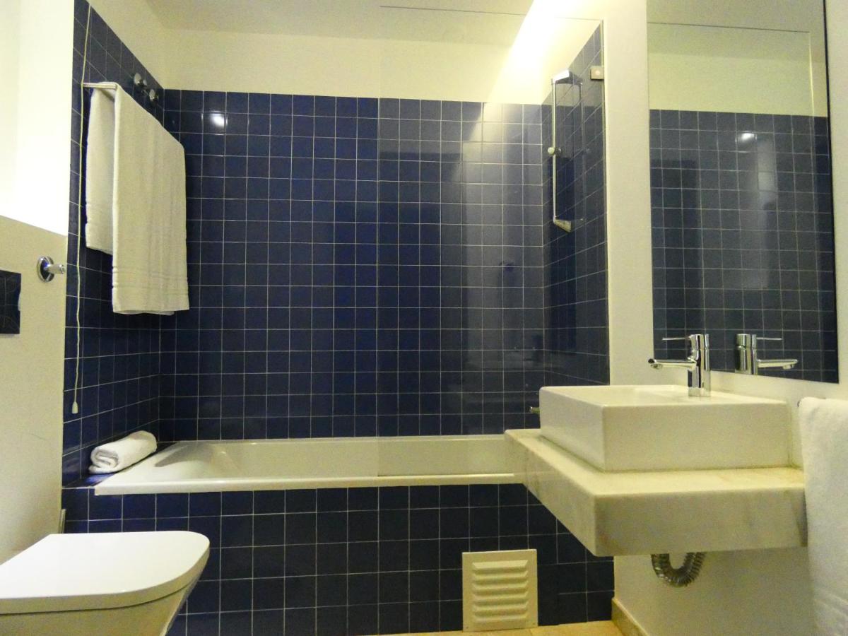 Uma casa de banho em Hotel Vila D'Óbidos