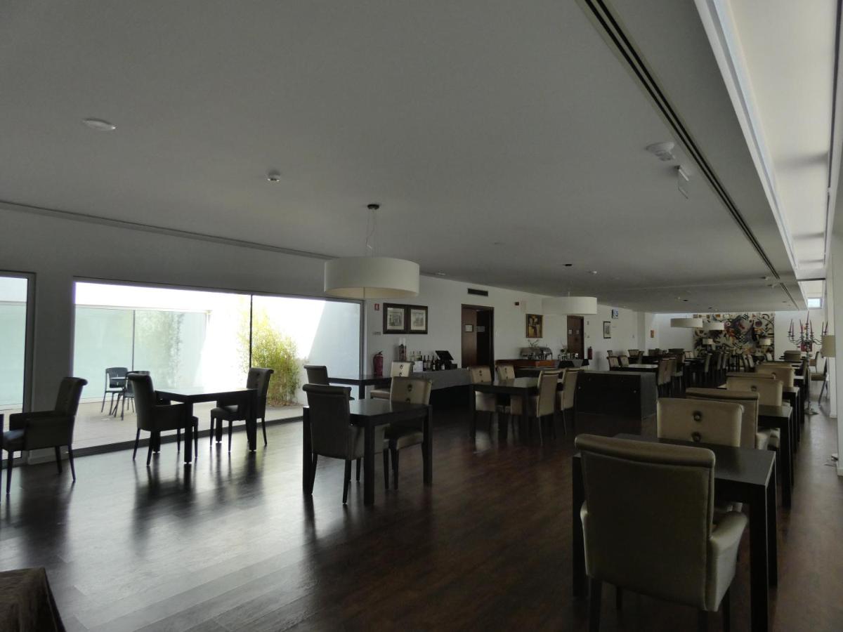 Um restaurante ou outro lugar para comer em Hotel Vila D'Óbidos
