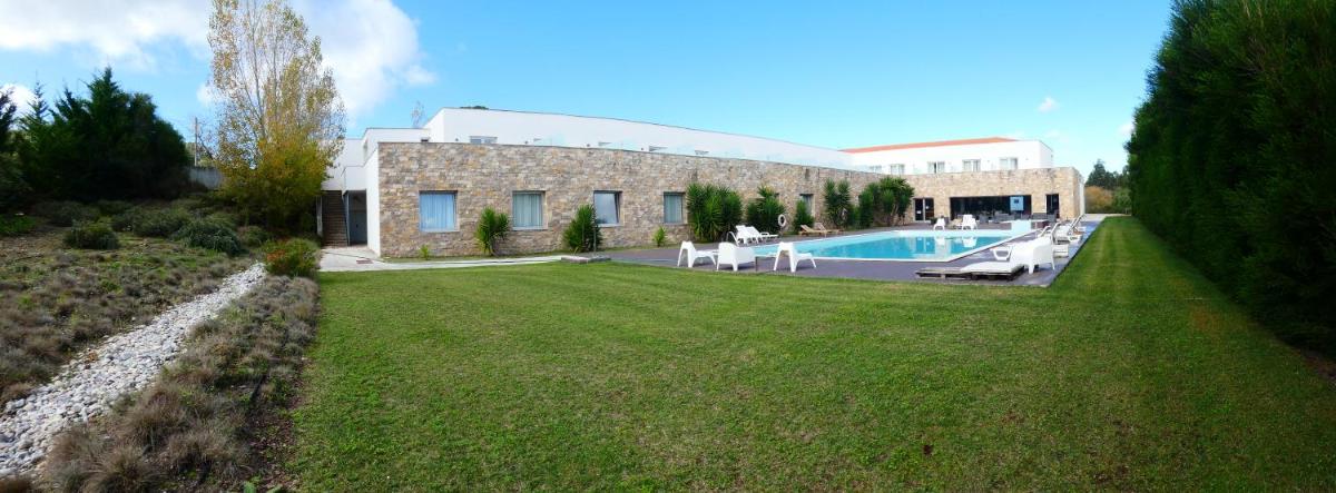 A piscina em ou perto de Hotel Vila D'Óbidos