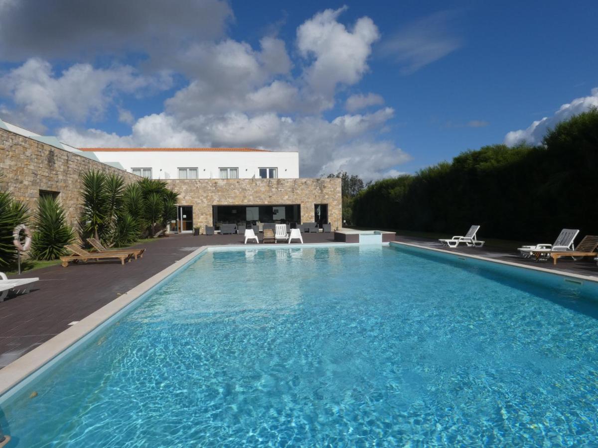 A piscina em ou perto de Hotel Vila D'Óbidos