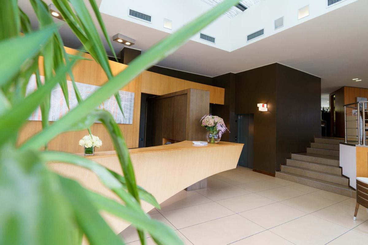 Red's Redaelli Hotel - Housity