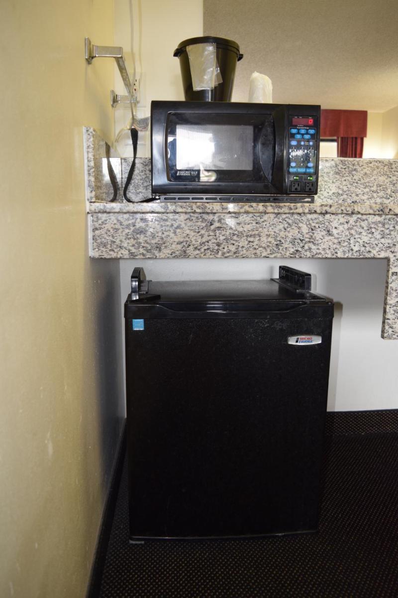 Value Inn - Livonia - Housity